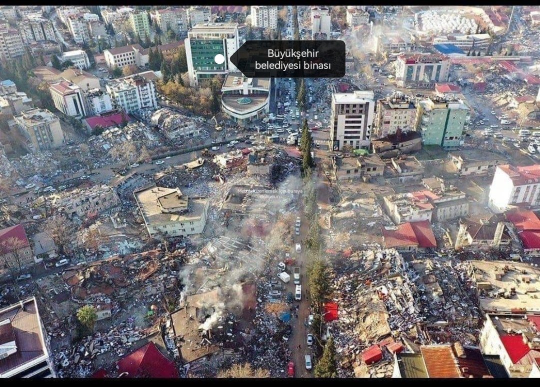 iamconqueror_'s tweet photo. O hiç konuşulmayan maraş ın durumu. Burası sadece bir bölüm. Şehrin tam merkezi. Maraş ı bilenler ne demek istediğimi çok iyi anlıyorlar #kahramanmarasdepremi #AFADKahramanmaras #AFADhatay https://t.co/yD4wgjD85I