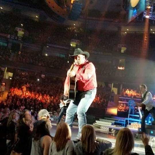 SueCotie's tweet photo. ~ A great big Happy Birthday to this wonderful man! His music lifts me up when I am down or just puts a smile on my face when I hear his voice!  I love you! Happy Birthday @garthbrooks 61 looks so wonderful on you! ❤️~ https://t.co/O9yEcqJVCp