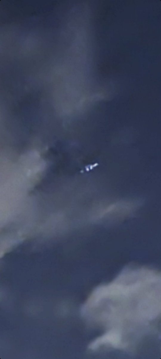 indigo__dreams_'s tweet image. If you ever get the urge to take pictures of the sky, day or night, listen to your gut and do it. You'd be surprised what shows up. #officialfirstcontact