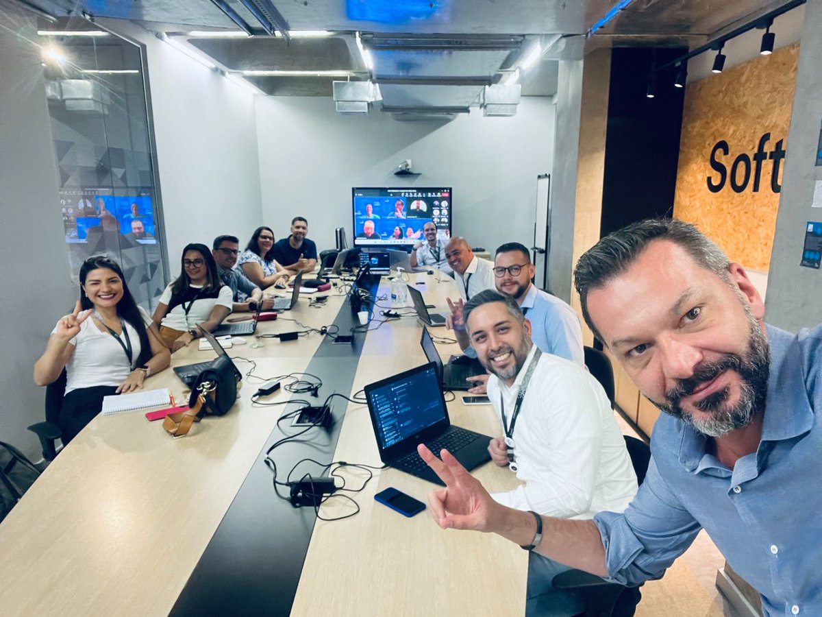 Softtek's tweet photo. Every time the whole team comes together, it gives us the confidence and energy to keep creating amazing things! 

#SofttekLife 🤍💙💚 #SofttekBrasil 🇧🇷 https://t.co/gHQtbZCmOX