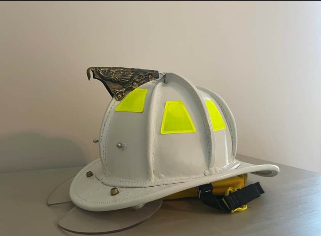 2003 cairns N5a leather helmet. Medium. Never worn in service, new , no cracks ,no wear. Suspension system was removed by previous owner. Make offer. #firefighters #firefighter #n5a #firehelmets #firehelmet #leatherhelmet #phenixTL2 Info: t.me/helmetn5a