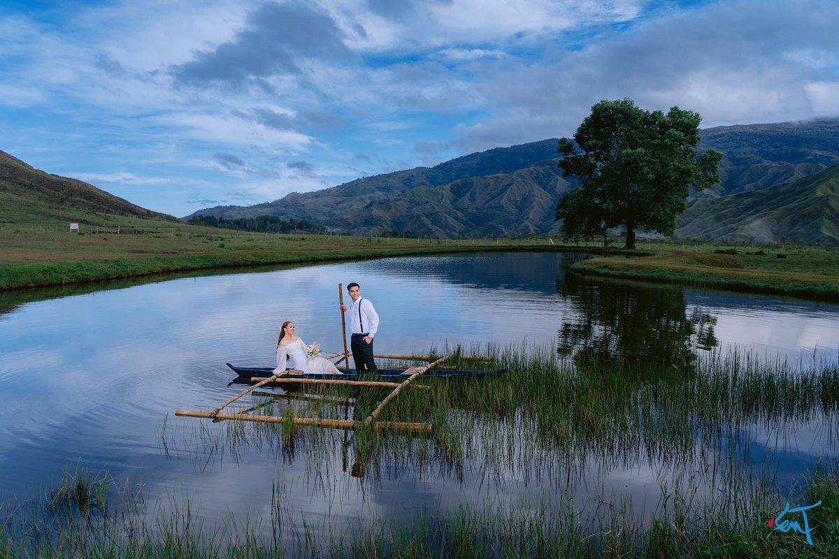 alou888's tweet photo. Sharing to you some of our prenup photos ❤️ Thanks to our Bukidnon-based team! 👌
📸 Kent Lenard Heyasa Photography
📹 Russel James Janiola
💄 Maria Love Beulah
#CommunalRanch
#Bukidnon
#BeyondBlessed https://t.co/Y0Vc7CwppF