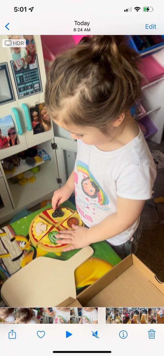 KevinBuffalo's tweet image. Background: my father-in-law owns 2 pizzerias (Pizza Works)
Today my wife sent him video of our daughter making pretend pizza.
So he came over a few hours later so she can make the real thing with him.
CUTE