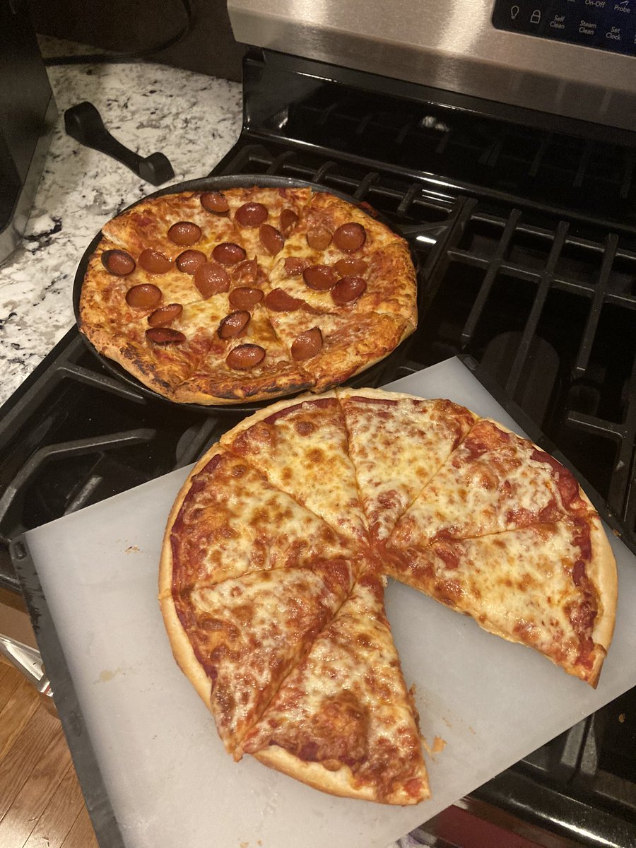 KevinBuffalo's tweet image. Background: my father-in-law owns 2 pizzerias (Pizza Works)
Today my wife sent him video of our daughter making pretend pizza.
So he came over a few hours later so she can make the real thing with him.
CUTE