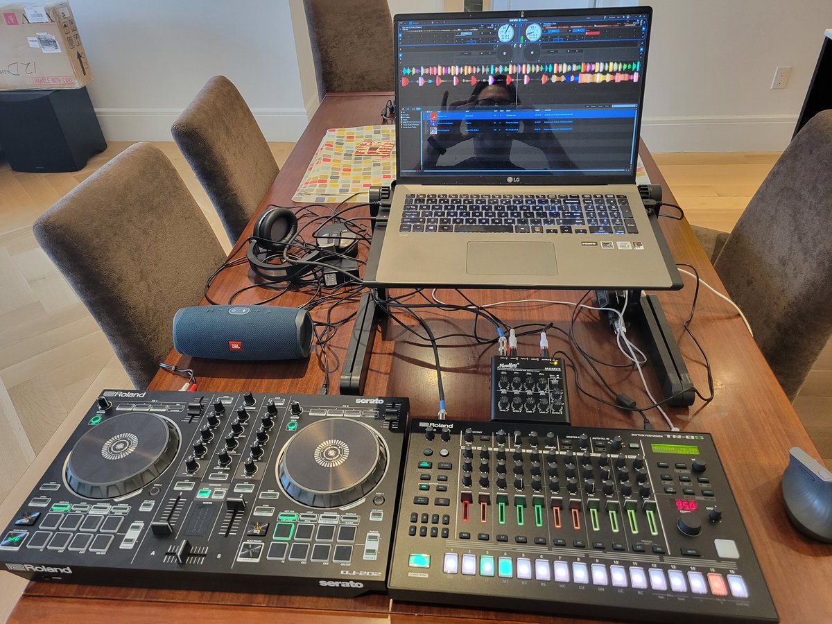 New DJ toys for tomorrow night. Y'all ready for this? @AcademicSurgery #ASC2023 @jdimick1 @lubitz_carrie @kbilimoria @FabianJohnston @BrenessaL @AmirGhaferi @AndrewMIbrahim @DrCNClarke @dreskim @rebecca_sippel @CapriceGreenber @kibbemr @LillianKao1 @sandralwong