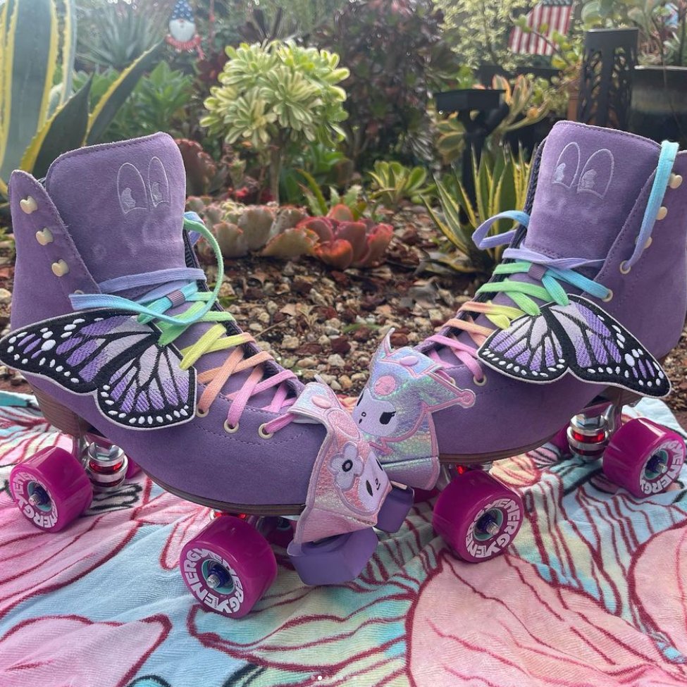 DefiantUpgrades's tweet photo. Friend @smileydimples1 recently posted some photos of her newest setup...

Skateshop: @dottiesrollerskateshop
Skates: @chuffedskates WANDERER in JACARANDA PURPLE
Wheels: @radarwheels purple energy
Bearings: @beaglebearings with purple shields
Axle Nuts: @defiantupgrades custom pu https://t.co/L33HmBzHlL
