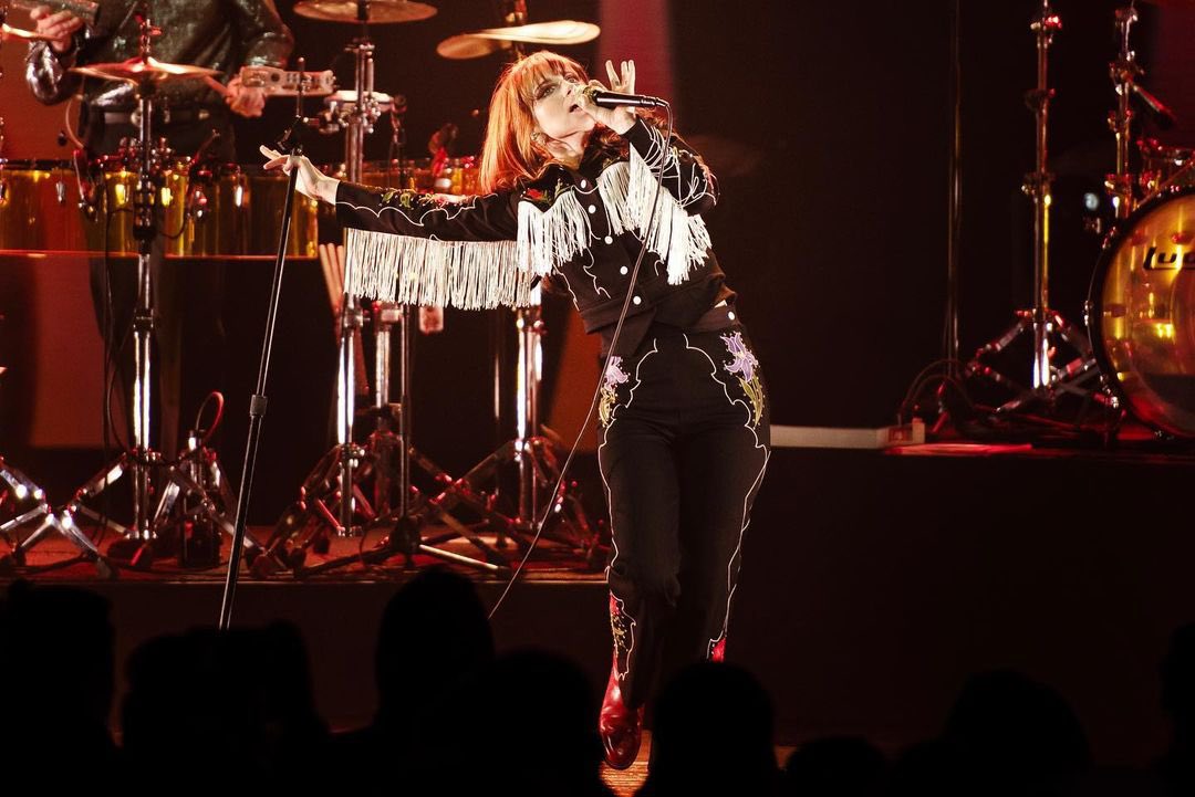 paramoremusicom's tweet photo. Hayley Williams on stage in Nashville, TN last night
📸 @NoCountryNash 
🔗 https://t.co/4wegKwRTNY https://t.co/tw7TcfGWLp