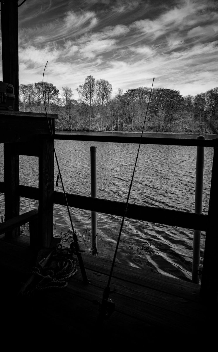 SimplyHook3d's tweet photo. Dock life! Color or monochrome? You decide! #LeicaQ2 #leica #photooftheday #moody @LeicaCameraUSA #monochromephotography #Monochrome https://t.co/6qscWS2Du1