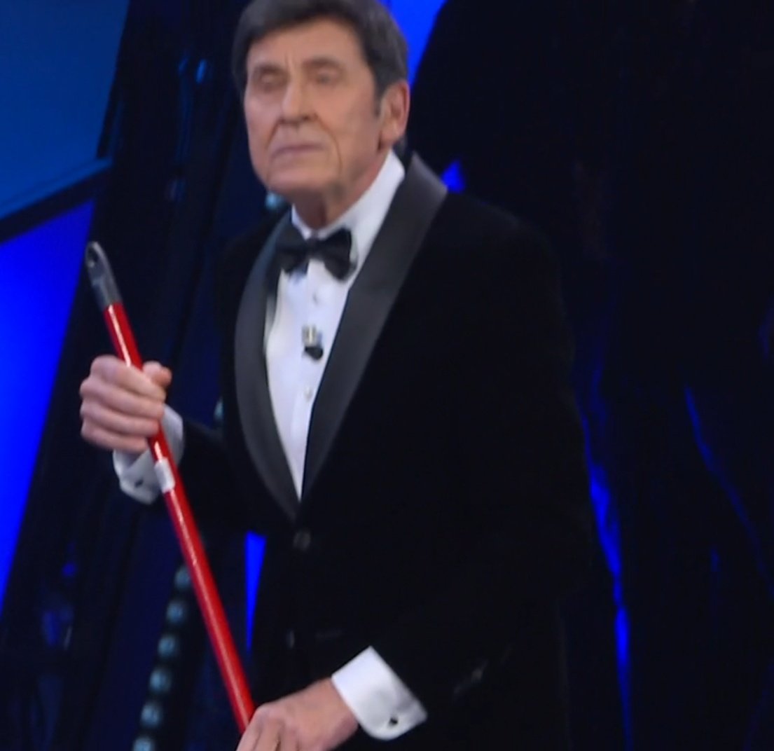 heythereelena's tweet photo. NON GIANNI MORANDI CHE SI È MESSO A SPAZZARE PER TERRA STO MORENDO
#Sanremo2023 https://t.co/4EmbAGFdS8