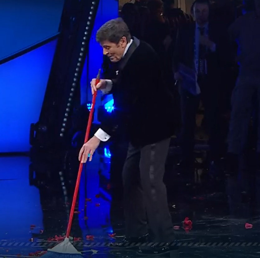 Momento più alto di tutti i Festival di sempre 
#Sanremo2023 #Blanco