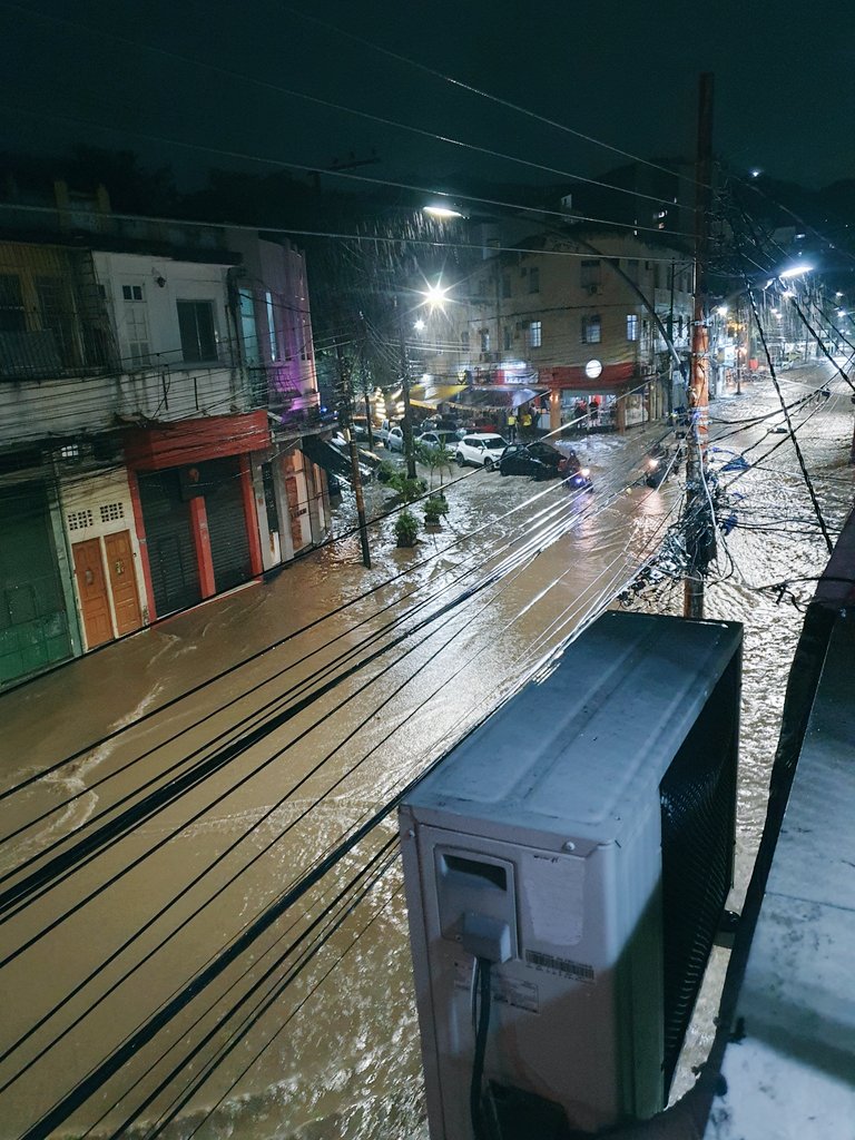 renanloserrano's tweet photo. E a barão do bom retiro no Grajaú que virou um Rio 😮
#chuvarj https://t.co/HCR2HWnF7h