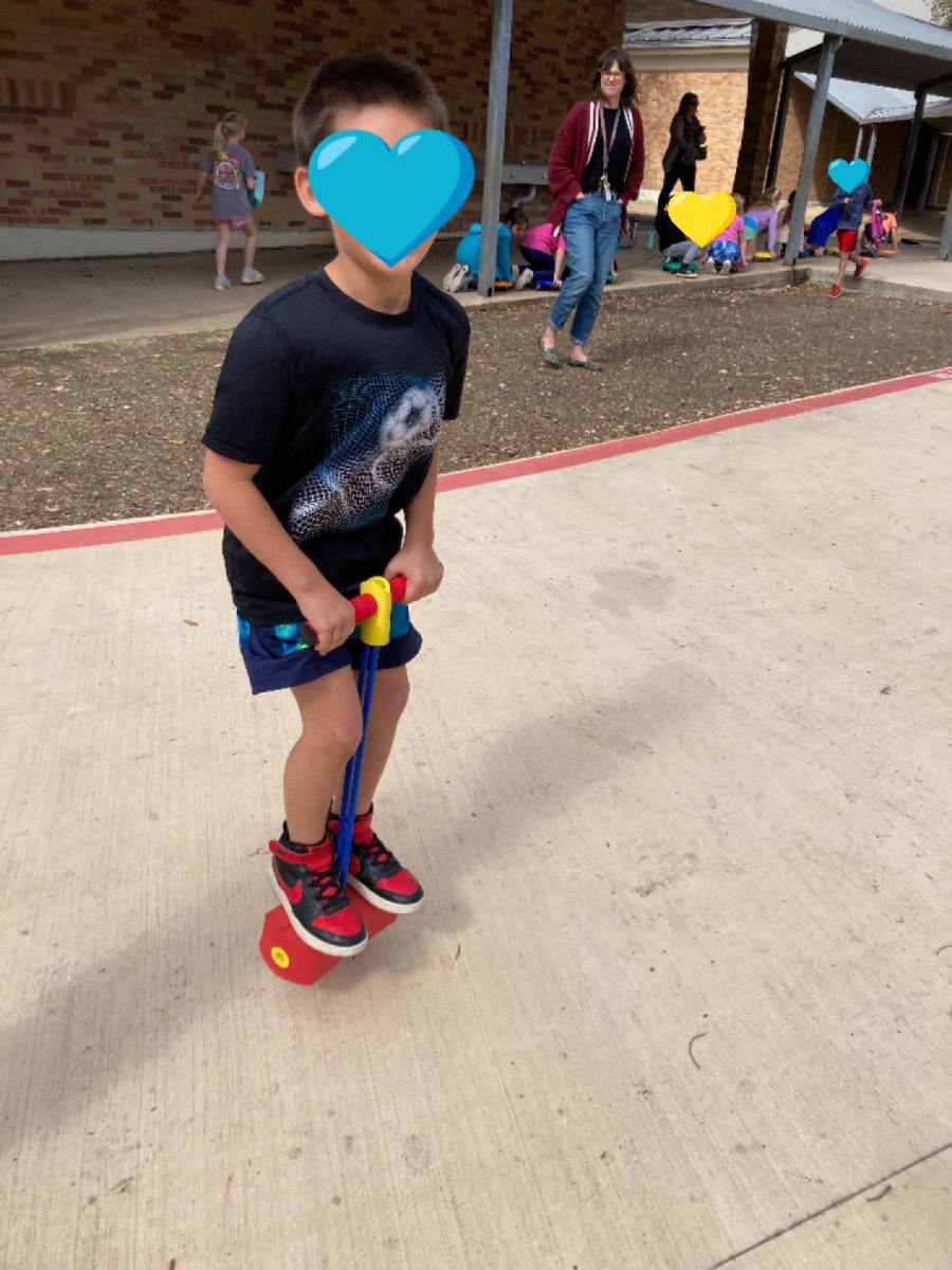 MrsAmaroWE's tweet photo. A big thank you to the PTO  @WoodridgeElem for the new and improved recess equipment! https://t.co/R1CfaMWTQX