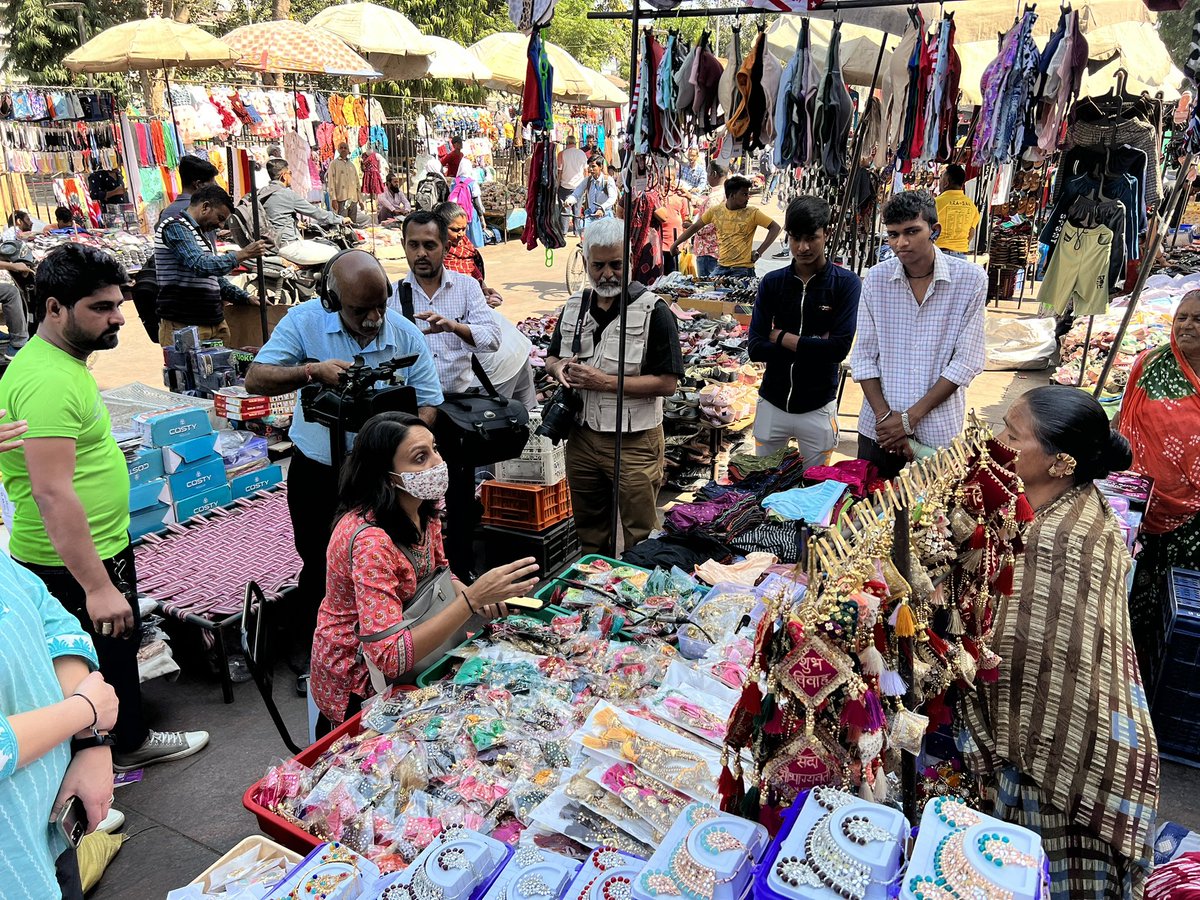KBMcLeodFLA's tweet photo. We also sat down to learn the stories &amp; views of several of @sewabharati 2.5 million members - women street vendors &amp; waste recyclers suffering from climate-driven #extremeheat &amp; losing needed income. @ArshtRock @nidhi_u 🇮🇳 https://t.co/xbzukbjdWz