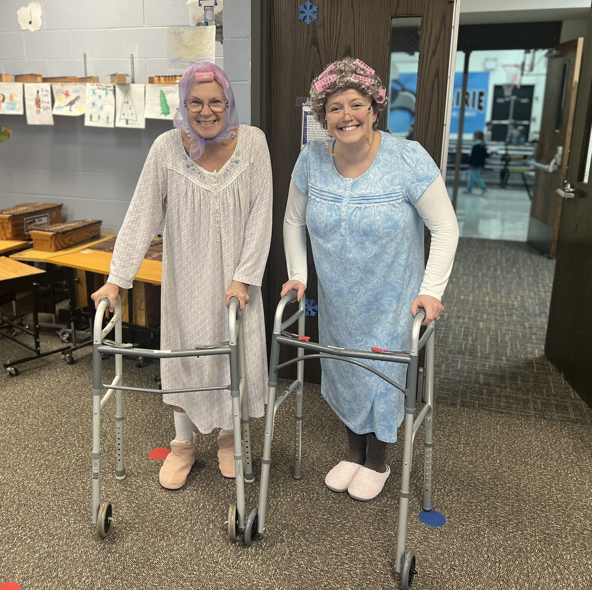 MrsMallder's tweet photo. Happy 100th Day! @schott_music @OSD135 @Prairie_Hawks https://t.co/HannpBFjiO