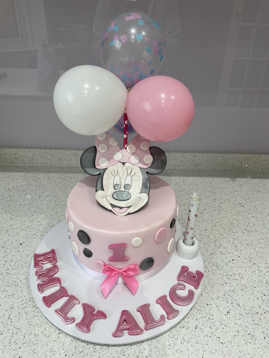 LesleyAnneAlex's tweet photo. I haven’t posted pictures of my cakes for a while but have nonetheless been busy baking. I bake cakes to raise money for a fab charity called The MicroLoan Foundation. More details here - https://t.co/Paknzj9Hsb https://t.co/Q52jczr4AL