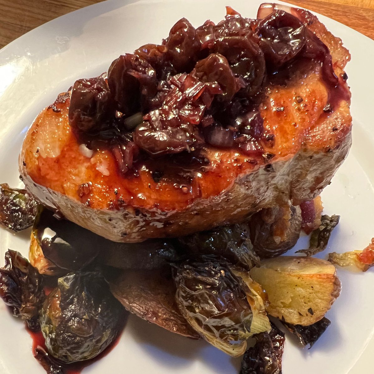 John_Harbour's tweet image. Turned out well. Test recipe for Feed The Muse. Boneless pork chop with port wine &amp;amp; tart cherry pan sauce, over roasted Brussel sprouts and red potatoes. #noms #tasty #cooking #feedthemuse