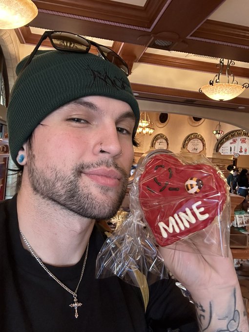 Guess im a Disney adult now https://t.co/jHv9yIcgAZ