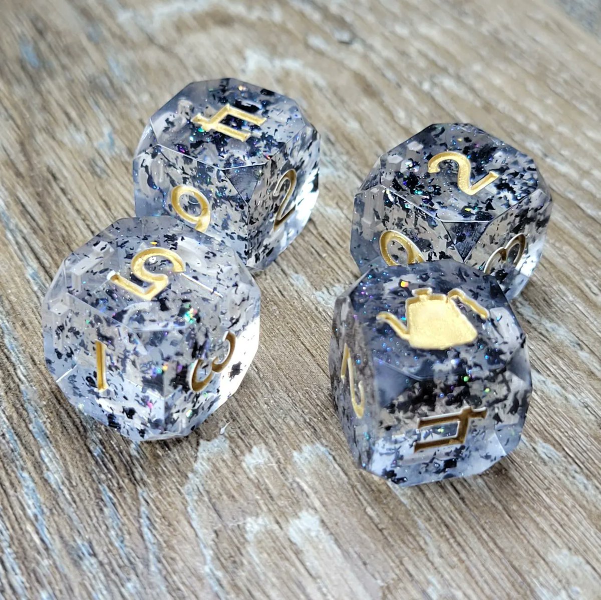 pourovergaming's tweet photo. Magical Decay
A 4d6 set with black foil flakes, holo foil flakes, and rainbow glitter additive. Casting inflict wounds never looked so good. Available in the shop now:
https://t.co/WSHCAtFwDJ
#dice #magic #d6 #pbte #dungeonsanddragons #handmadedice #dicemaker #ttrpg https://t.co/DGH1YGyrER