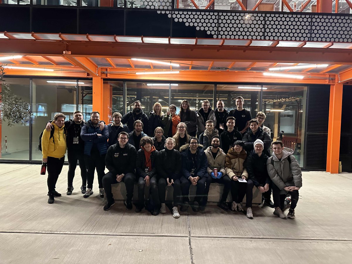 First ALGS LAN of the 23' is in the bag &amp; London showed up for all 4 days! 🥂

Worked w/ an incredible crew, met cool people, &amp; rubbed shoulders with some of the best players, admins, devs, &amp; organizers.

Special 🙏to @holbrookstace <a href="/TheeTabris/">Zac Conely / Tab</a> <a href="/Daniel_J_Davis/">Daniel Davis</a> &amp; <a href="/ricklesauceur/">Samy Duc</a>.