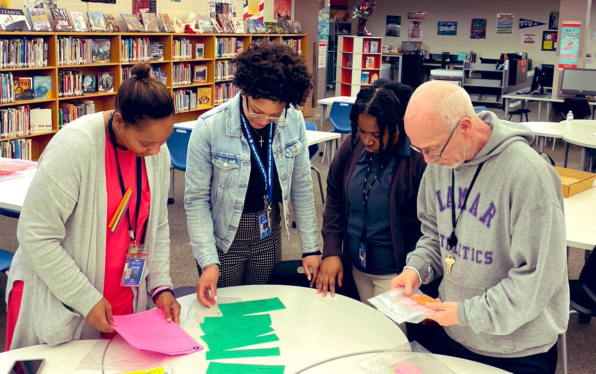 Middle School Science in the HOUSE!! Love seeing these passionate educators collaborating!!🥼🧬 #ScienceInAction @IrvingISD @iInstructIrving @Lamar_MS @SamhoustonMS @deZavalaMS @SouthIrvingCA