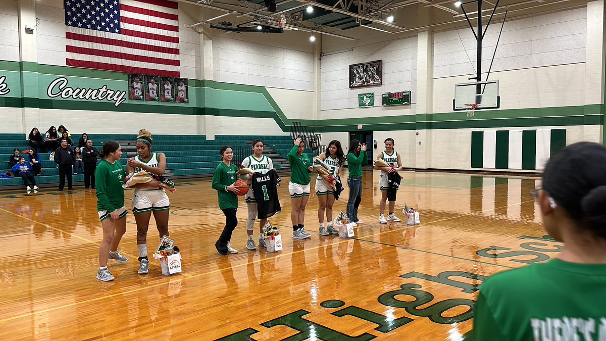 Pearsall Lady Mavericks basketball Team! (@lmhoops) on Twitter photo 
