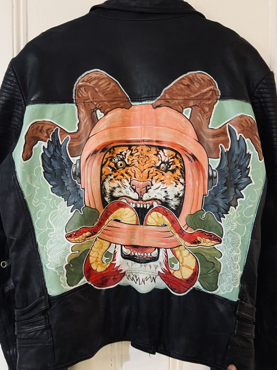 AllDarkMatter's tweet photo. Tattoo tiger, custom, leather jacket #tattooart #urbanwear #streetwear #illustration #ComicArt #painting #fashion https://t.co/QsdiWjKZOb