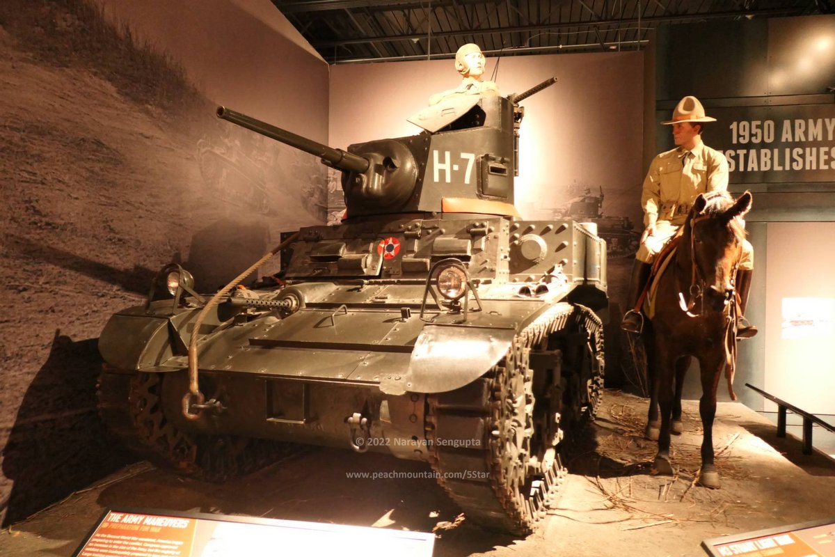 5/ Go down to the lower floor (the Gallery Level). You'll see the glass-walled Medal of Honor room at center. There are also various APCs and tanks including an M1917 or Renault FT, M3 Stuart, and two or more horses! :) #MOHFW #MedalOfHonorMonday