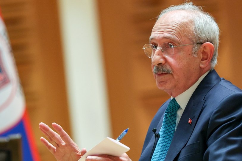 sputnik_TR's tweet photo. Kemal Kılıçdaroğlu: Belediye başkanlarımıza söyledim. Bu halka ekmek ve battaniye bulmak için tutuklanmanız gerekiyorsa tutuklanın. Bürokratik engel çıkarırlarsa dinlemeyin https://t.co/alK4QmbMSr https://t.co/yeTZzjThrc