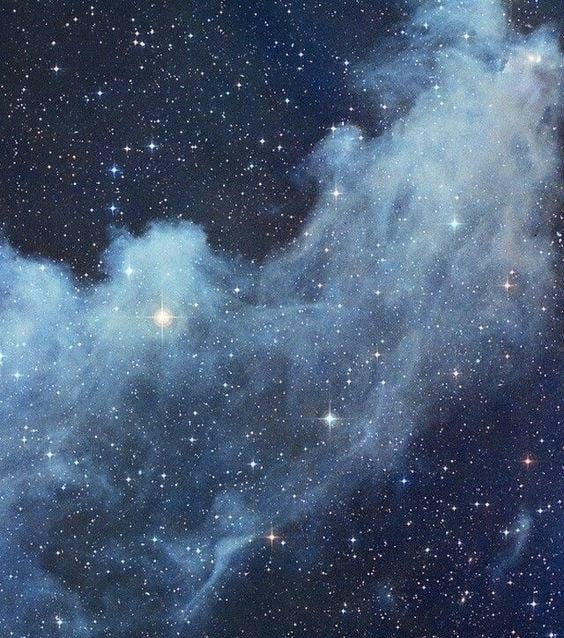 Доброй ночи. Новый день - новое испытание. Наберитесь сил как следует.

Всем корпусом на тучу
Ложится тень крыла.
Блуждают, сбившись в кучу,
Небесные тела.
И страшным, страшным креном
К другим каким-нибудь
Неведомым вселенным
Повернут Млечный путь.