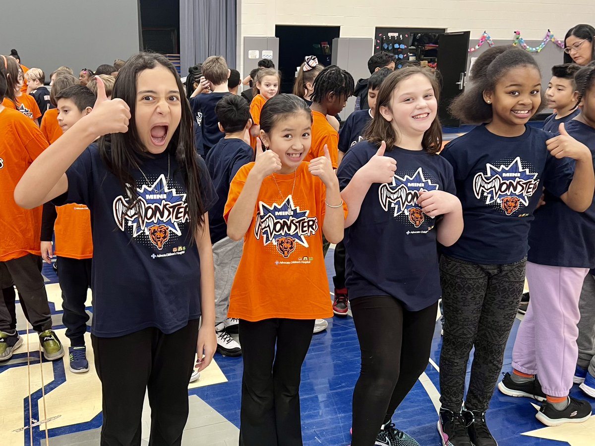 mandybaikie's tweet photo. Chicago Bears Mini Monster Camp brought so much excitement to Stony Creek! #stony126 #weare126 https://t.co/7eKOsbqmKI