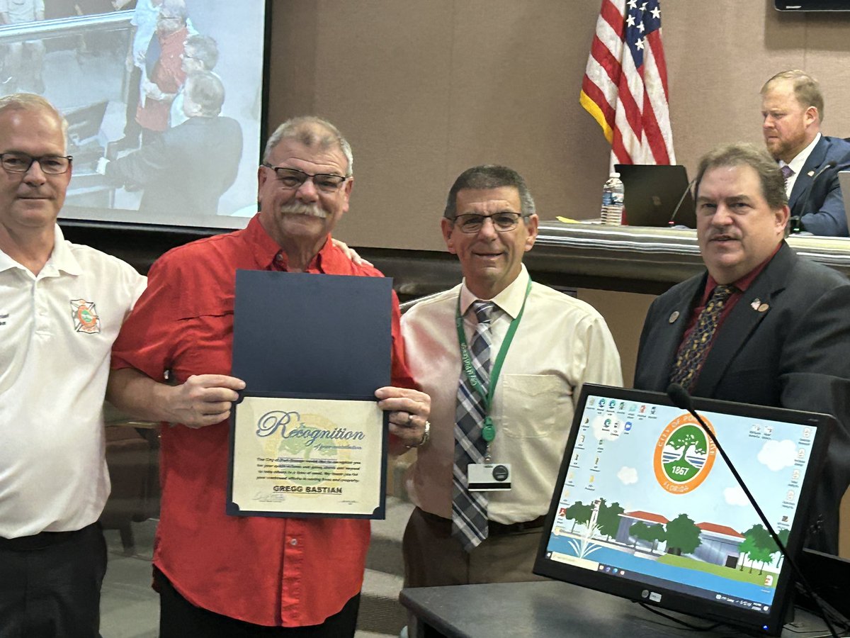 cityportorange's tweet photo. The council also honored retired firefighter, Gregg Bastian who helped alert neighbors and put out a fire after seeing smoke and flames coming their home Christmas morning. https://t.co/8KALhldtvL
