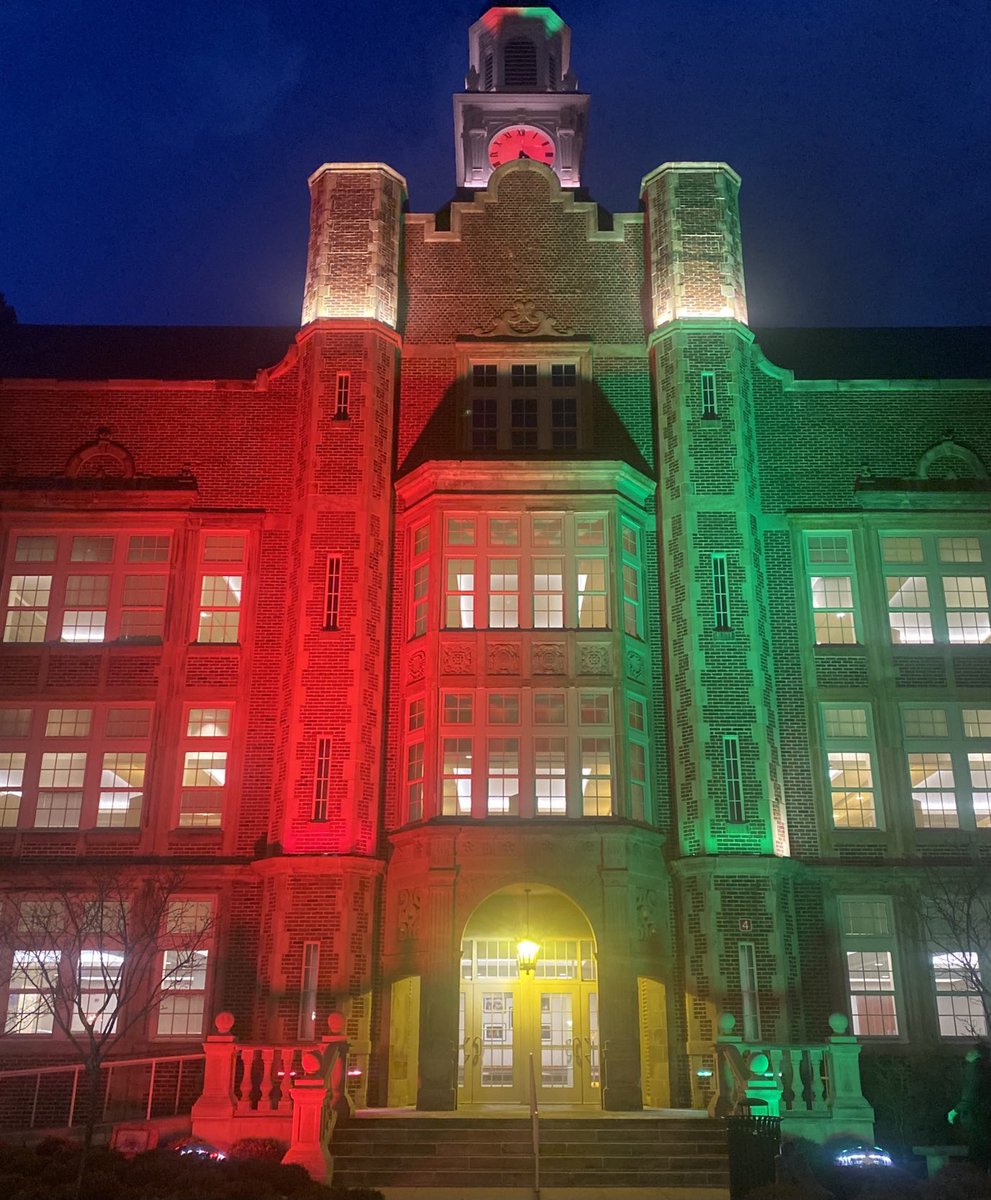 Heights High lit up for the #KelceBowl East pillar and N/E clock tower green for Eagles. West pillar and S/W clock tower red for Chiefs. Center gold for Heights. Thanks to the maintenance dept for making it happen! ⁦<a href="/tkelce/">Travis Kelce</a>⁩ ⁦<a href="/JasonKelce/">Jason Kelce</a>⁩ ⁦⁦<a href="/newheightshow/">New Heights</a>⁩