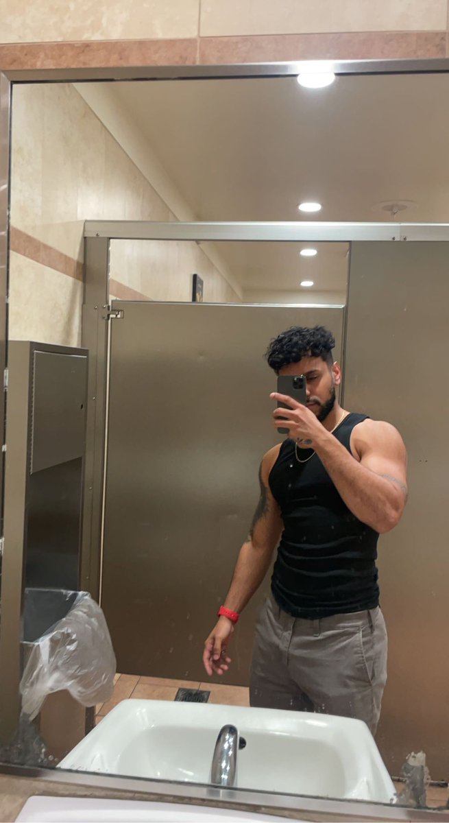 10FONE1's tweet photo. Minding my business 🥱 https://t.co/u1pGIQy3bx