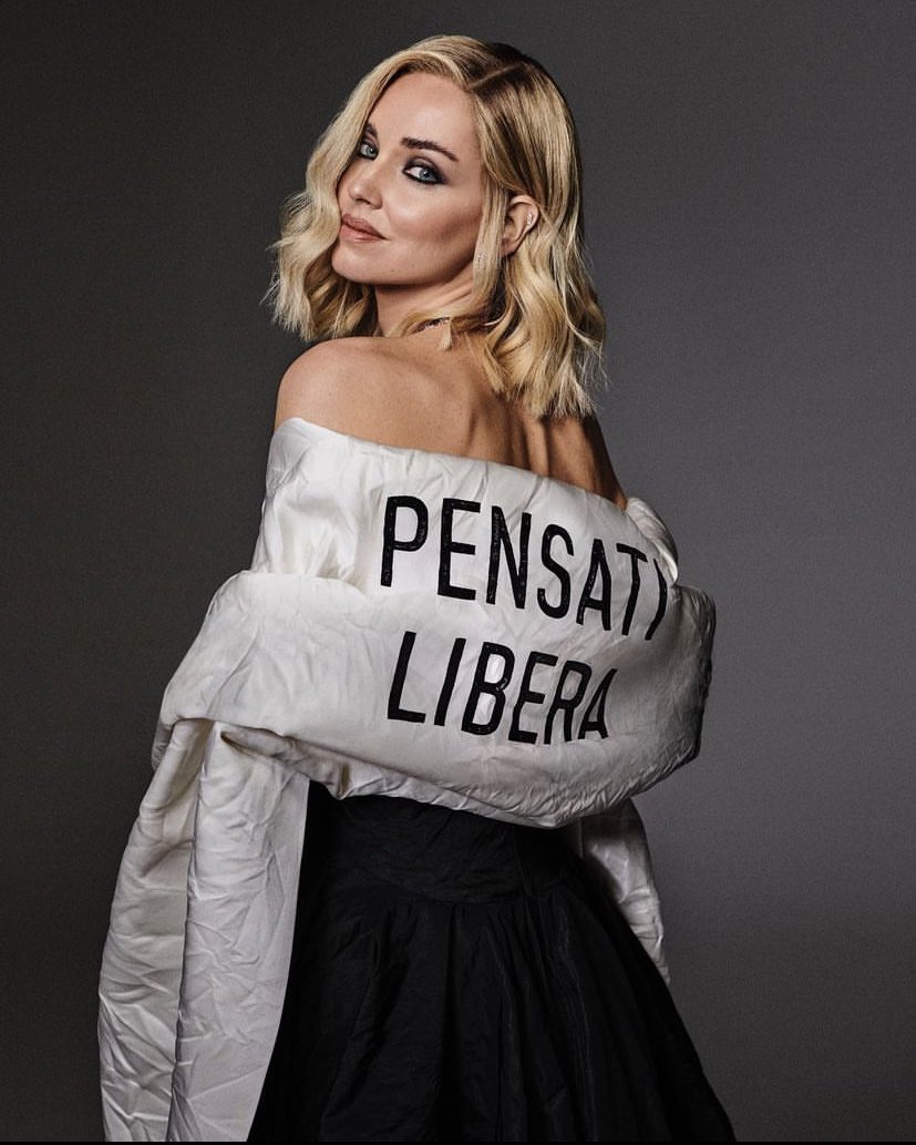 takemetothemo0n's tweet image. tweet d’apprezzamento per gli outfit pazzeschi di chiara ferragni stasera 
#Sanremo2023