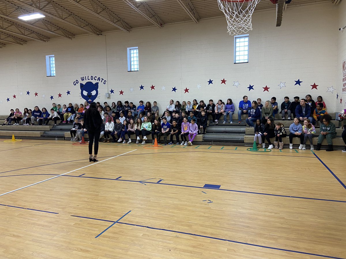 MissDott_'s tweet photo. Happy 1,000th day of school to our 5th grade wildcats. Yes, you read that right, 1,000th!! Today, our fifth graders reflected on their educational journey, the memories they made, and the lessons they learned all while participating in 1,000 themed activities. #5thGrProud https://t.co/fgYwPJbSri