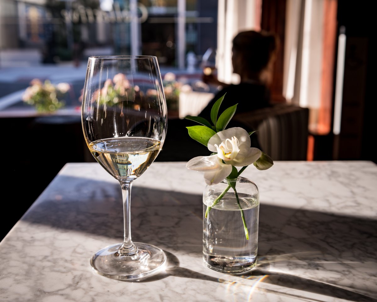 A glass of white wine is perfect for any occasion! Stop by our downtown tasting room in Napa and Paso Robles to enjoy a flight of your favorite #AlphaOmegaCollective Wines! 

#TastingRoom #WineTasting #DowntownNapa #DowntownPasoRobles #WineLover #ExperienceAworldOfTerroir