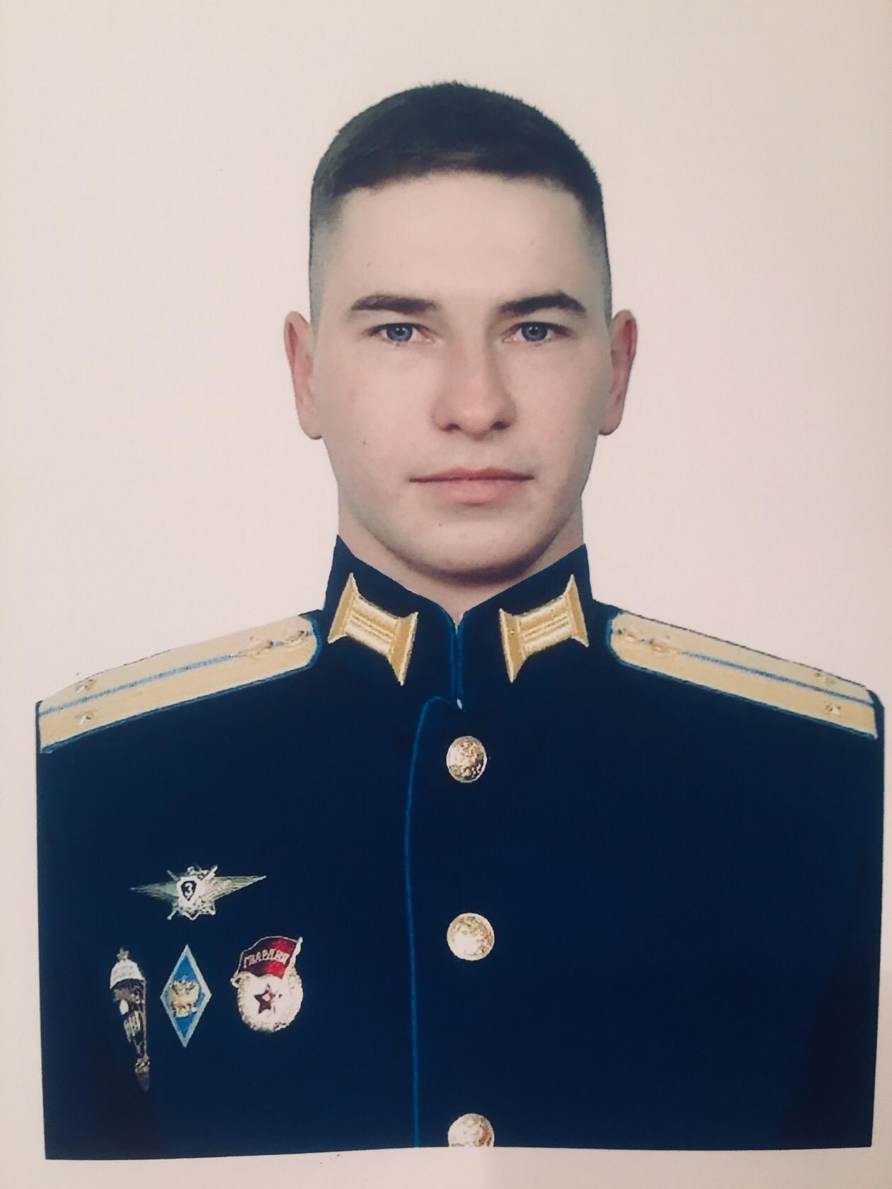 Necro Mancer on Twitter: "Выпускник РВВДКУ, старший лейтенант Шнайдер ...