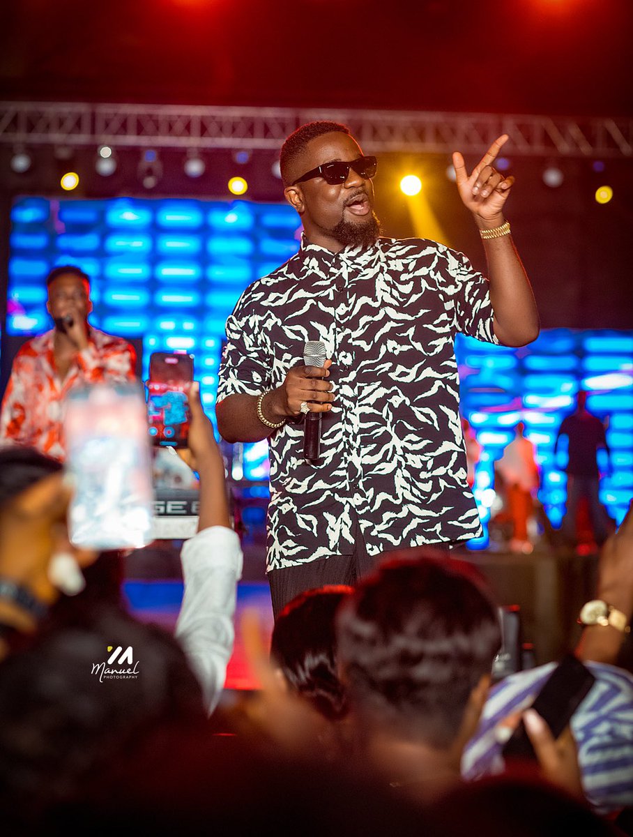 sarkodie's tweet photo. Last night @AkwaboahMusic #ShadesOfLove concert last night https://t.co/ytljYPhKI2