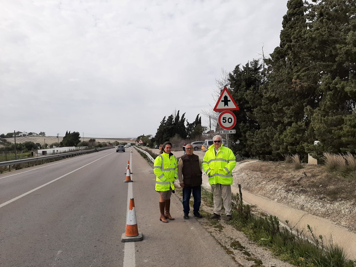 CadizJunta's tweet photo. 💡🛣 @FomentoAND instala señalización led en la #carretera A-2003, a la altura de #Cuartillos (#Jerez)
🦺 Mejorará la #SeguridadVial en esta zona como reclamaban los usuarios
ℹ https://t.co/4HOJeJkF3j
@carsaba https://t.co/FwMCmQHyFY