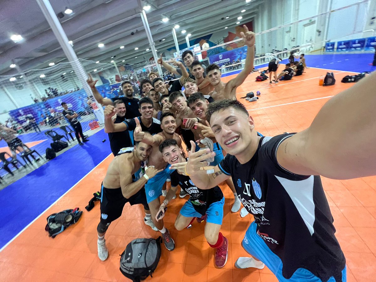 santaf_voley's tweet photo. ¡VILLA DORA ASCENDIÓ A LA LIGA NACIONAL MASCULINA!

El conjunto de la capital santafesina superó 3-1 a Ateneo de Catamarca en la semifinales de la Liga Federal y se quedó con una de las plazas de ascenso. IMC Córdoba será su rival en la final, hoy 19 hs.

¡Felicitaciones! https://t.co/fkH3y6qxFc