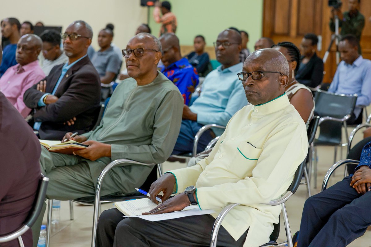 Min. <a href="/RMbabazi/">Rosemary mbabazi</a>, Min. <a href="/MusoniPaula/">Paula Ingabire</a>, DG <a href="/MasozeraRobert/">Robert Masozera</a>, abafatanyabikorwa n’abahanga mu rurimi rw’ikinyarwanda bitabiriye imurika ry'inkoranabuhanga 3 (applications) zateguwe ku bufatanye na MYCULTURE, <a href="/RwandaICT/">Ministry of ICT and Innovation | Rwanda</a>, <a href="/IntekoyUmuco/">Inteko y'Umuco | Rwanda Cultural Heritage Academy</a>, <a href="/DUmuganda/">DIGITAL UMUGANDA</a> na <a href="/giz_rwanda/">GIZ Rwanda</a>. #UrurimiKavukire2023