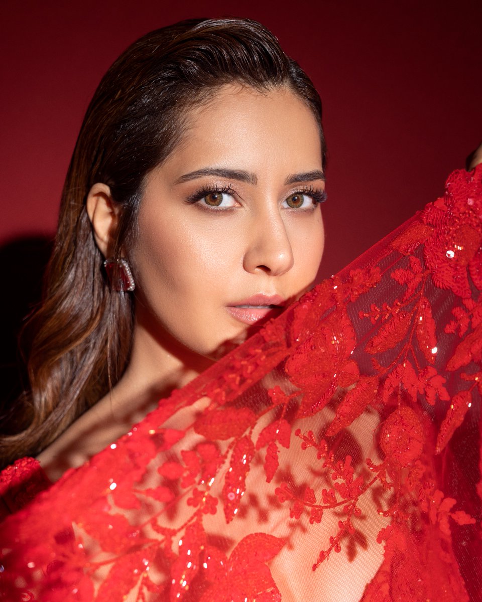 BheeshmaTalks's tweet photo. #RaashiKhanna #Farzi https://t.co/zgxFrB5faV