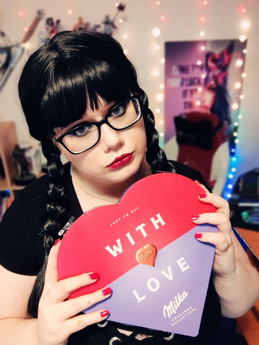 Want a chocolate? ❤️❤️ #ValentinesDay #ValentinesDay2023 #valentines #ValentineDay #Valentijnsdag #wednesday<a href="/tag/valentinesday"class="tags">#ValentinesDay</a><a href="/tag/valentinesday2023"class="tags">#ValentinesDay2023</a><a href="/tag/wednesday"class="tags"><span>#wednesday</span></a><a href="/tag/valentines"class="tags"><span>#valentines</span></a><a href="/tag/wednesdayaddams"class="tags"><span>#wednesdayaddams</span></a><a href="/tag/valentineday"class="tags"><span>#valentineday</span></a>