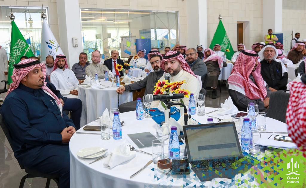 modon_ksa's tweet photo. التقى الرئيس التنفيذي 
@M_Alargoubi
  بعدد من شركاء مدن في #المدينة_الصناعية_بالخرج، حيث تم استعراض استراتيجية مدن الطموحة التي تتسق مع مستهدفات الاستراتيجية الوطنية للصناعة، كما تم استعراض المشاريع القائمة والمستقبلية، ومناقشة التحديات وتطوير الشراكة وتفعيلها. https://t.co/E9Wwb3SyZP