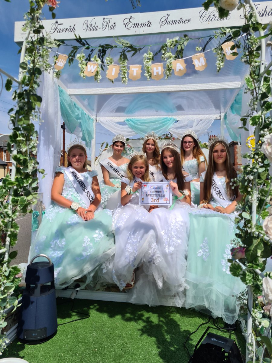 WithamCarnival's tweet photo. Maldon Carnival was amazing the girls enjoyed the cartoonist drawings &amp; being able to dance away in their pjs at the party.

Thank you to deputy Rosebud Freya for covering.

We would like to say thank you to the Haylock family for awarding us Court of the Day in honour of Jean. https://t.co/Ixa8Q2EXKP
