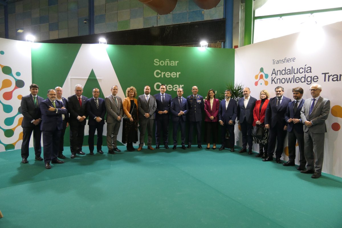 Arranca el espacio #AndalucíaKnowledgeTransfer en la 12ª edición de @ForoTransfiere con @GoVillamandos inaugurando esta zona de 444m2 de @AndaluciaJunta y amplia presencia de los agentes del #conocimiento y universidades andaluzas.