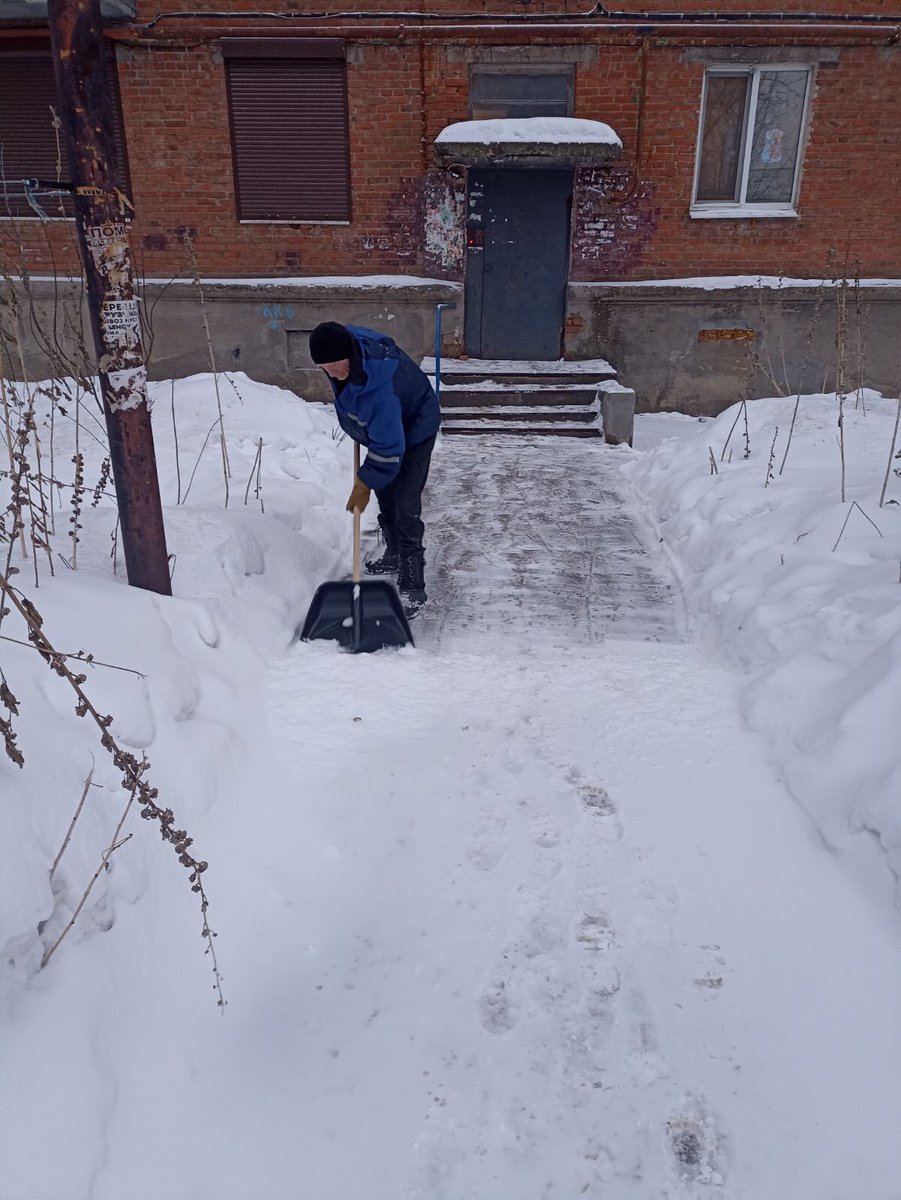 lukmkd63's tweet photo. Уборка придомовой территории по адресам: Управленческий, Гайдара 5, Сергея Лазо 6,16; Лазо 28; Ногина 4. https://t.co/LgKMDZr3qp