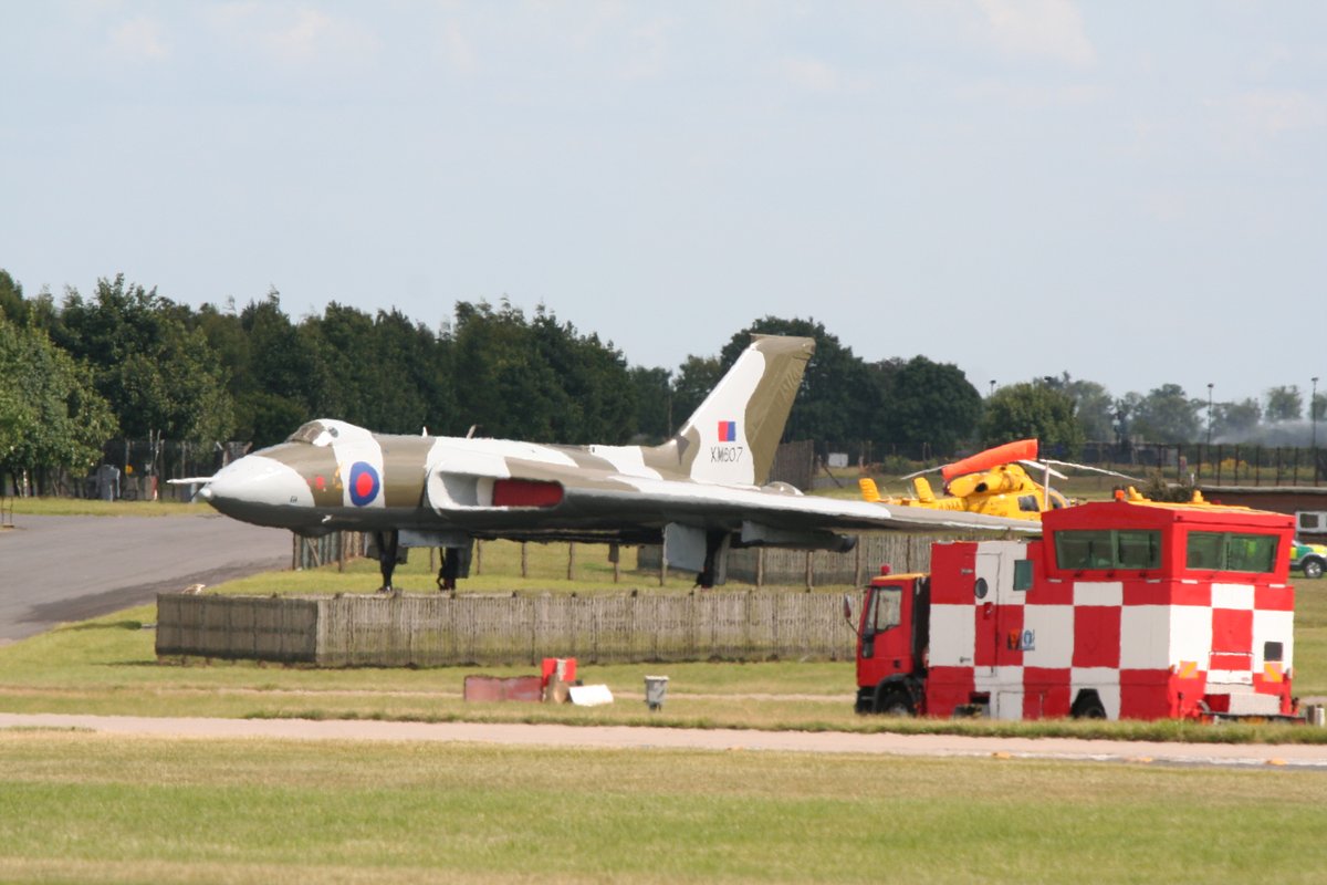 Vulcan XM607

#avrovulcanxh558 #vulcan #vulcanxh588 #xm607 #xh558 #vulcantotheskies #queenoftheskies #spiritofgreatbritain #vbomber #coldwarjet #vforce #tintriangle #warbird #vintage #goodbyeoldgirl #RAF #royalairforce #jet #bomber