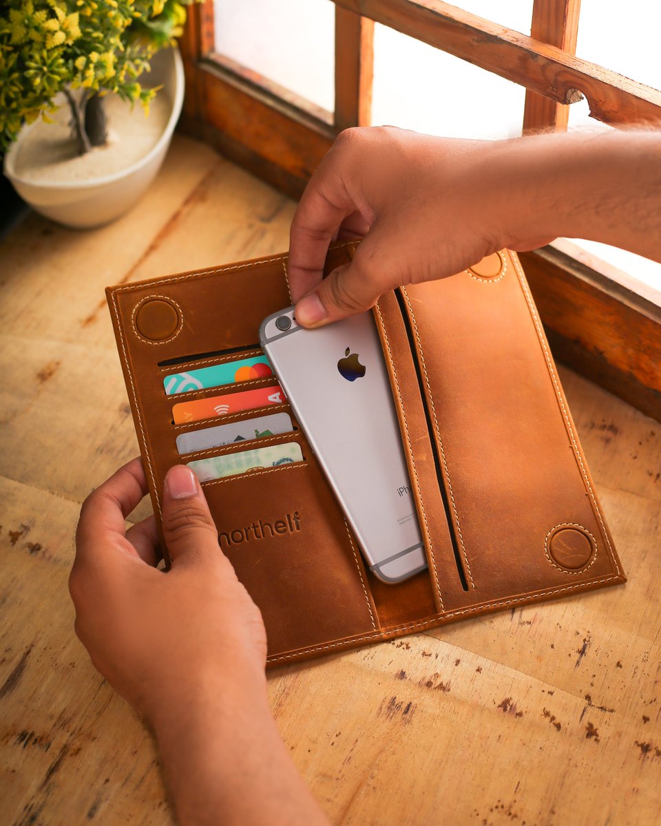 NrthElfOfficial's tweet photo. "Who says functionality can't be stylish? Our premium  leather wallets have got you covered 💼 
#smartinvestment #luxuryaccessories #northelf https://t.co/3zJ4BXraS3