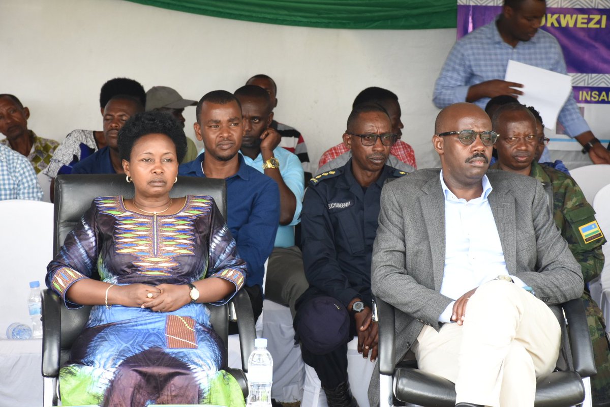 GatsiboDistrict's tweet photo. Uyu munsi, mu Karere ka @GatsiboDistrict hatangijwe ukwezi k'ubukangurambaga bwo kurengera umwana no kumurinda ihohoterwa buzamara ukwezi bufite insanganyamatsiko igira iti: "Turengere umwana twubake u Rwanda twifuza" @RwandaLocalGov @RwandaGender @RwandaEast @Rwanda_Child https://t.co/LrrTdmrWn1